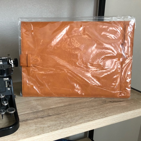 💻📱Premium Synthetic Leather Laptop/Tablet Case - Picture 3 of 8